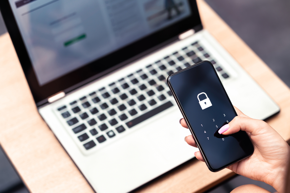 Hack Smartphone lock screen password